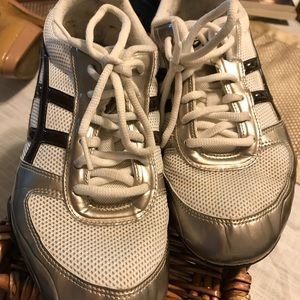 EUC- size 8. ASICS tennis shoes.